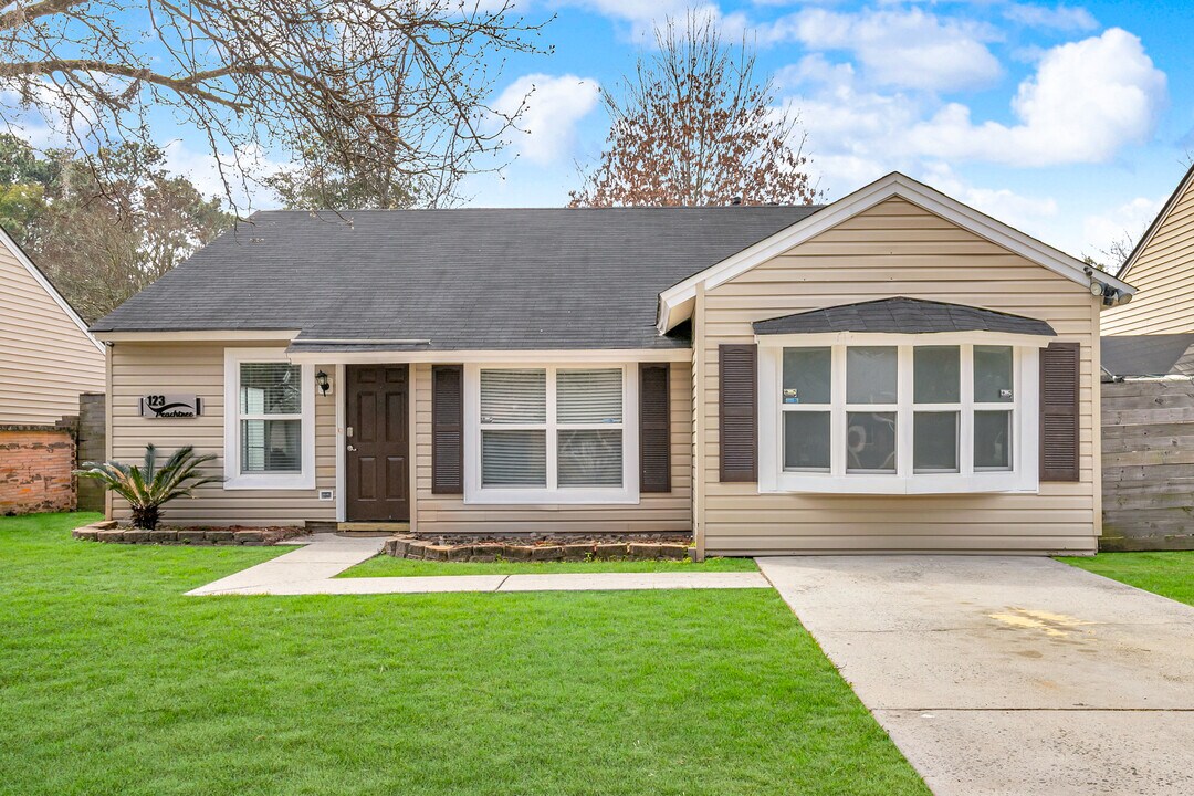 123 Peachtree Dr in Savannah, GA - Building Photo