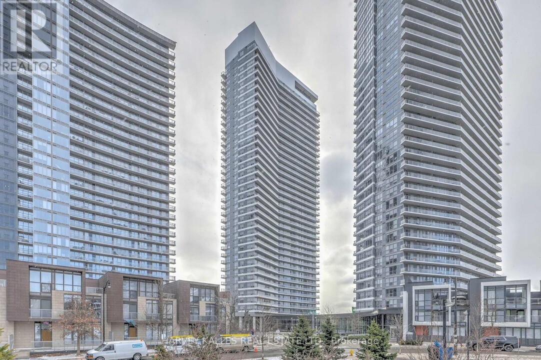 117-1117 McMahon Dr in Toronto, ON - Building Photo