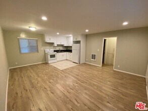 3224 Chapman St in Los Angeles, CA - Building Photo - Building Photo