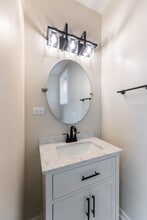 8327 S Crandon Ave, Unit 1 in Chicago, IL - Foto de edificio - Building Photo