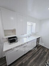 525 E Harvard Rd in Burbank, CA - Building Photo - Building Photo