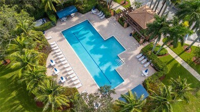 1440 Coronado Rd in Weston, FL - Foto de edificio - Building Photo