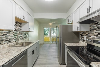 Images Springcreek Apartments in Milwaukie, OR - Foto de edificio - Interior Photo