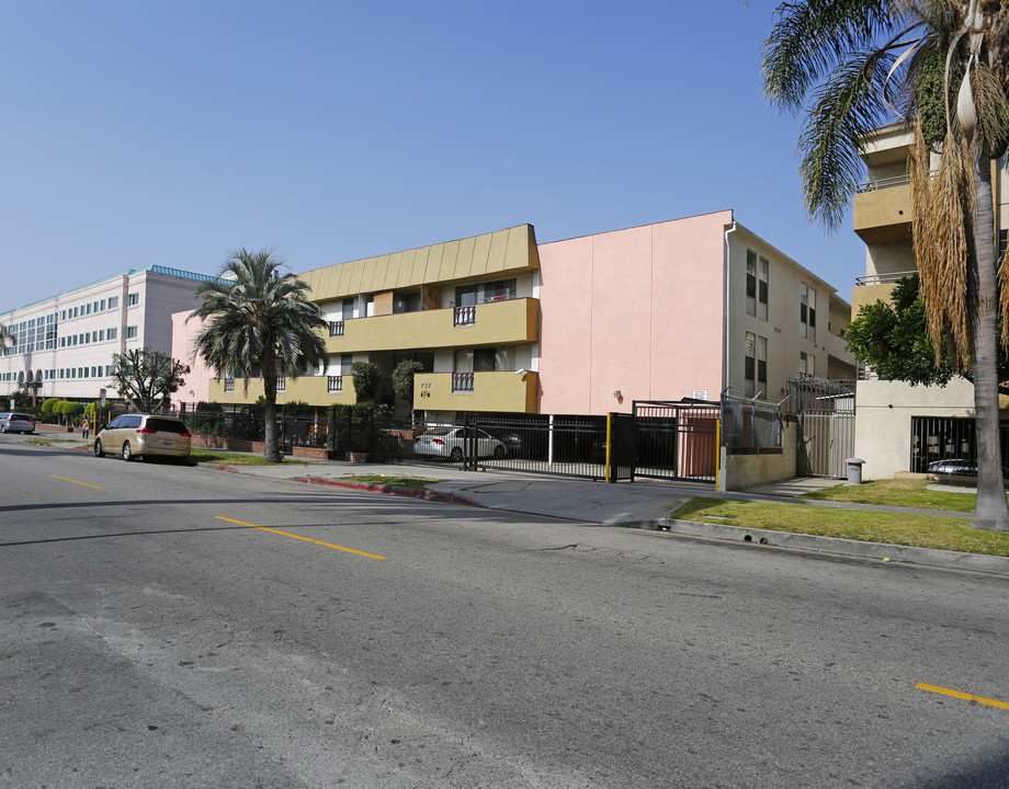 737 S Oxford Ave in Los Angeles, CA - Foto de edificio