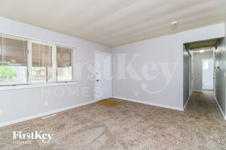 930 5th Plaza in Florissant, MO - Building Photo - Building Photo
