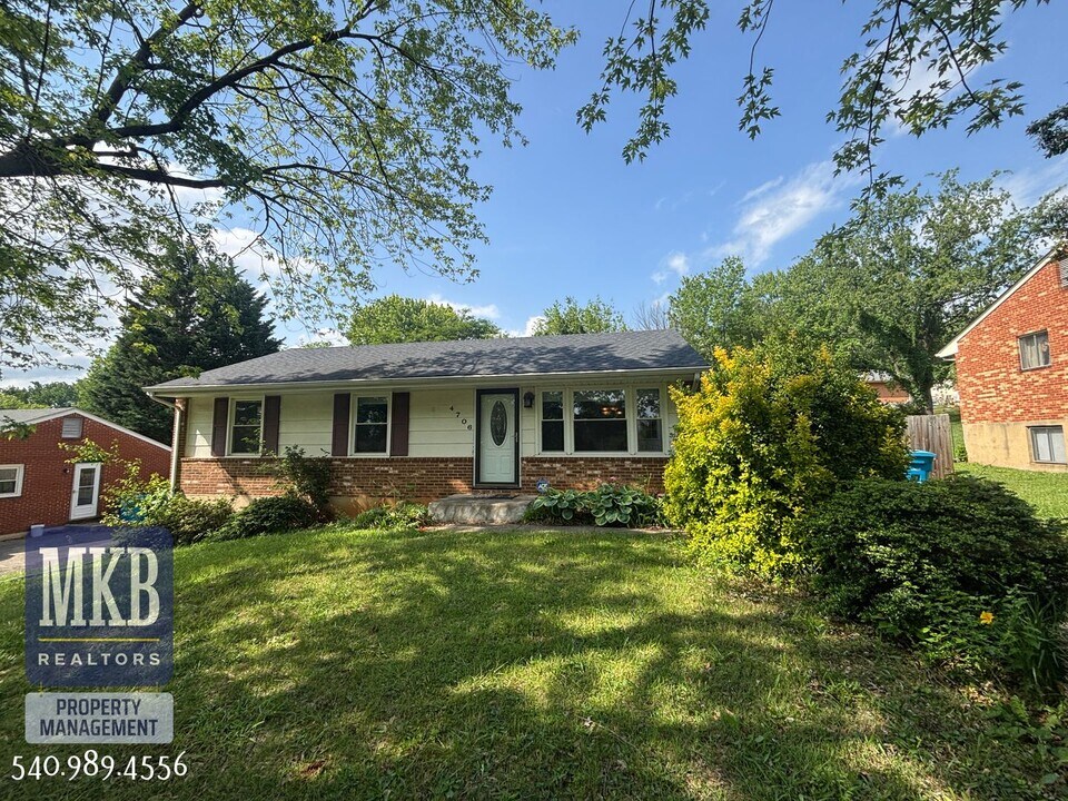 4706 Casper Dr NE in Roanoke, VA - Building Photo