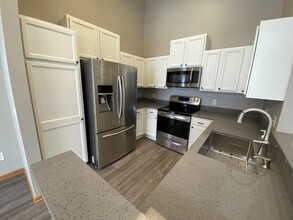 4959 Bluff Heights Trail SE in Prior Lake, MN - Building Photo - Building Photo