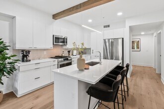 346 Peters St SW in Atlanta, GA - Building Photo - Building Photo
