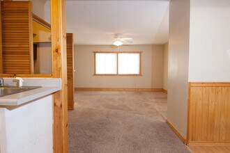 952 88th Ln NW in Coon Rapids, MN - Building Photo - Building Photo