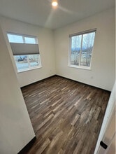 1430 S Irwin Rd in Palmer, AK - Foto de edificio - Building Photo