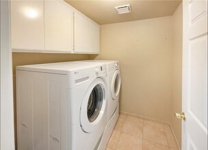 12196 Nugget Ave in Victorville, CA - Foto de edificio - Building Photo