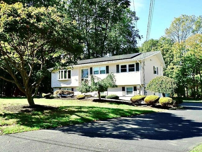 8 Jodi Ln in New City, NY - Building Photo - Building Photo