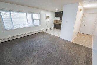 2150 Osler St in Regina, SK - Building Photo - Building Photo