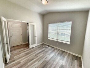 8819 Straight Oaks in San Antonio, TX - Building Photo - Building Photo