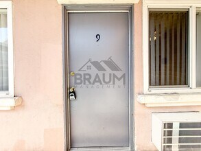 13129 Oxnard St in Los Angeles, CA - Building Photo - Building Photo