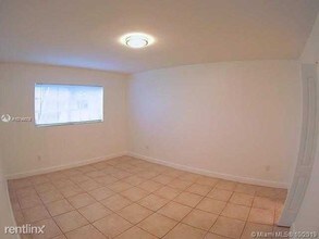 8550 SW 109th Ave in Miami, FL - Building Photo - Building Photo
