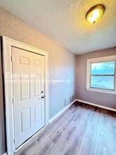 13909 Hartwell St, Unit 8 in Detroit, MI - Foto de edificio - Building Photo