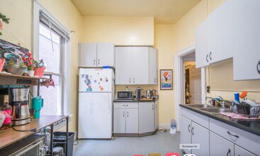 2833 N Downer Ave in Milwaukee, WI - Building Photo - Building Photo