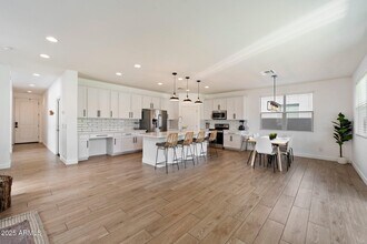 512 E Bamboo Ln in San Tan Valley, AZ - Foto de edificio - Building Photo