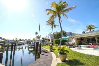 1645 Mullet Ct in Naples, FL - Building Photo - Building Photo