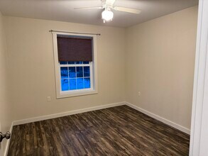 125 High St, Unit B in Oakland, ME - Foto de edificio - Building Photo