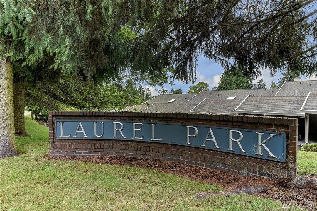 11208 NE 68th St, Unit 111 in Kirkland, WA - Building Photo