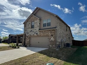 910 Rosebud Trl in Ferris, TX - Building Photo - Building Photo