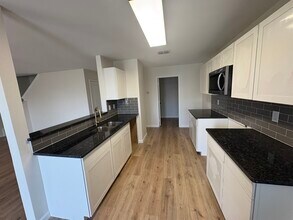 1422 Stewart Dr in Rockwall, TX - Foto de edificio - Building Photo