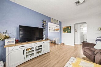 2867 12th Ave N in St. Petersburg, FL - Building Photo - Building Photo