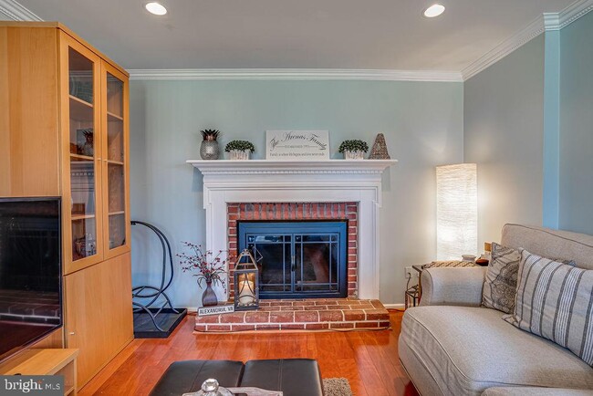 8404 Wagon Wheel Rd in Alexandria, VA - Building Photo - Building Photo