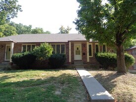 1700 Oxford Dr in Columbia, MO - Building Photo