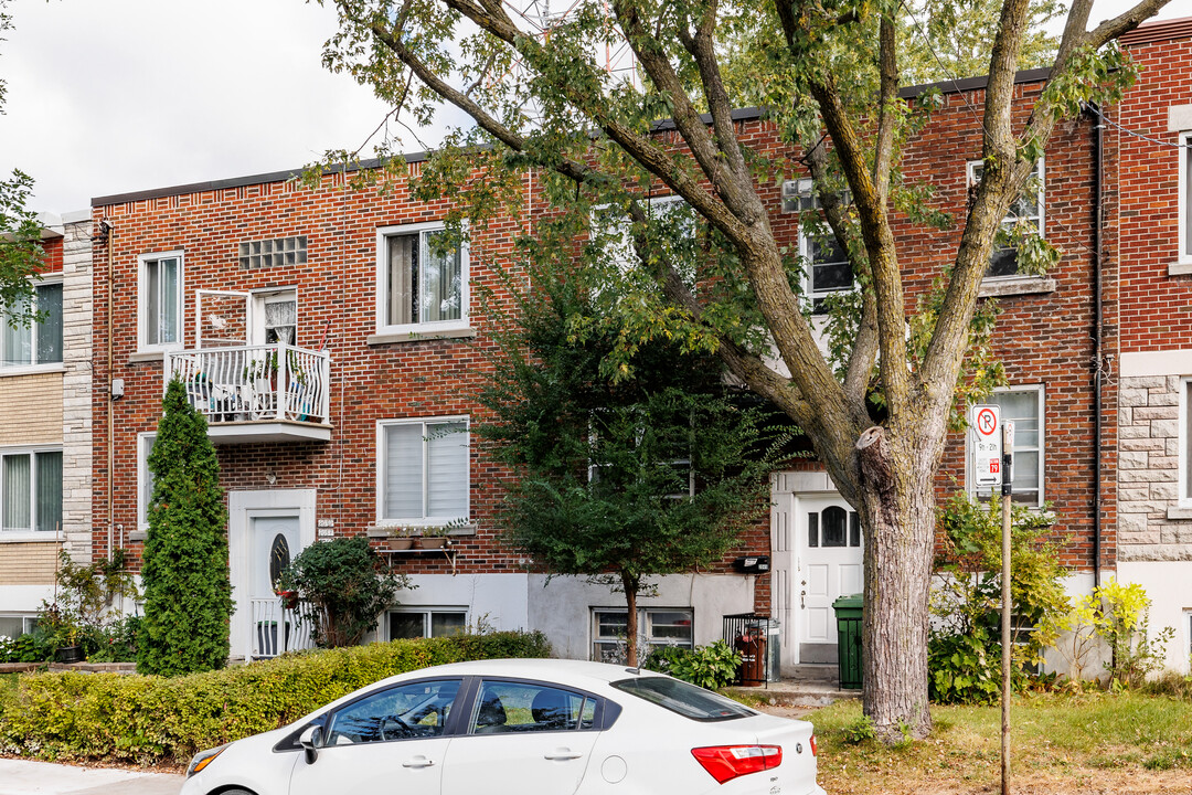 2049 De Melrose Av in Montréal, QC - Building Photo