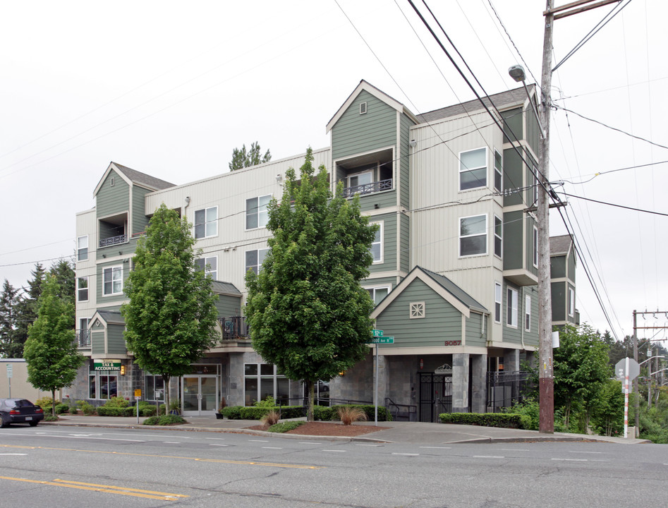 Jade Mountain Condominiums in Seattle, WA - Building Photo