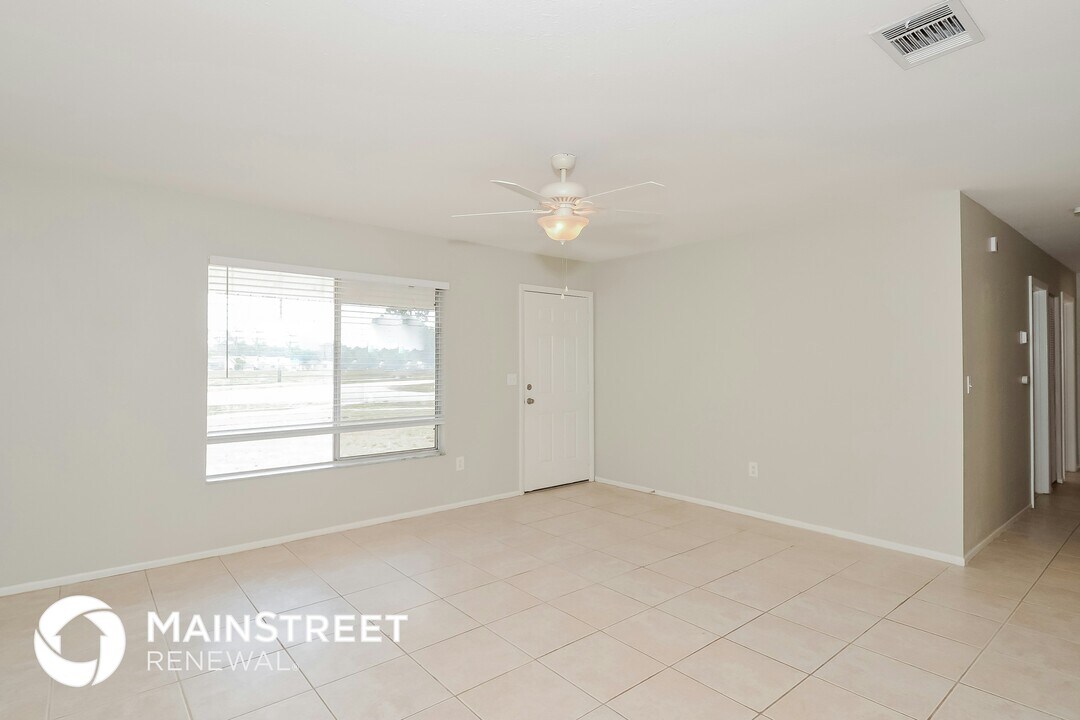 6925 Appomattox Dr in North Port, FL - Building Photo