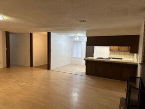 123 N Carl Dr in Visalia, CA - Building Photo - Building Photo