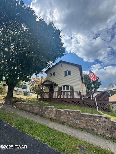 93 Wayne St, Unit 18 in Carbondale, PA - Building Photo