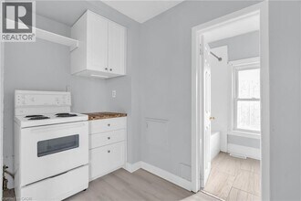 57 Beverly St in Cambridge, ON - Building Photo - Building Photo