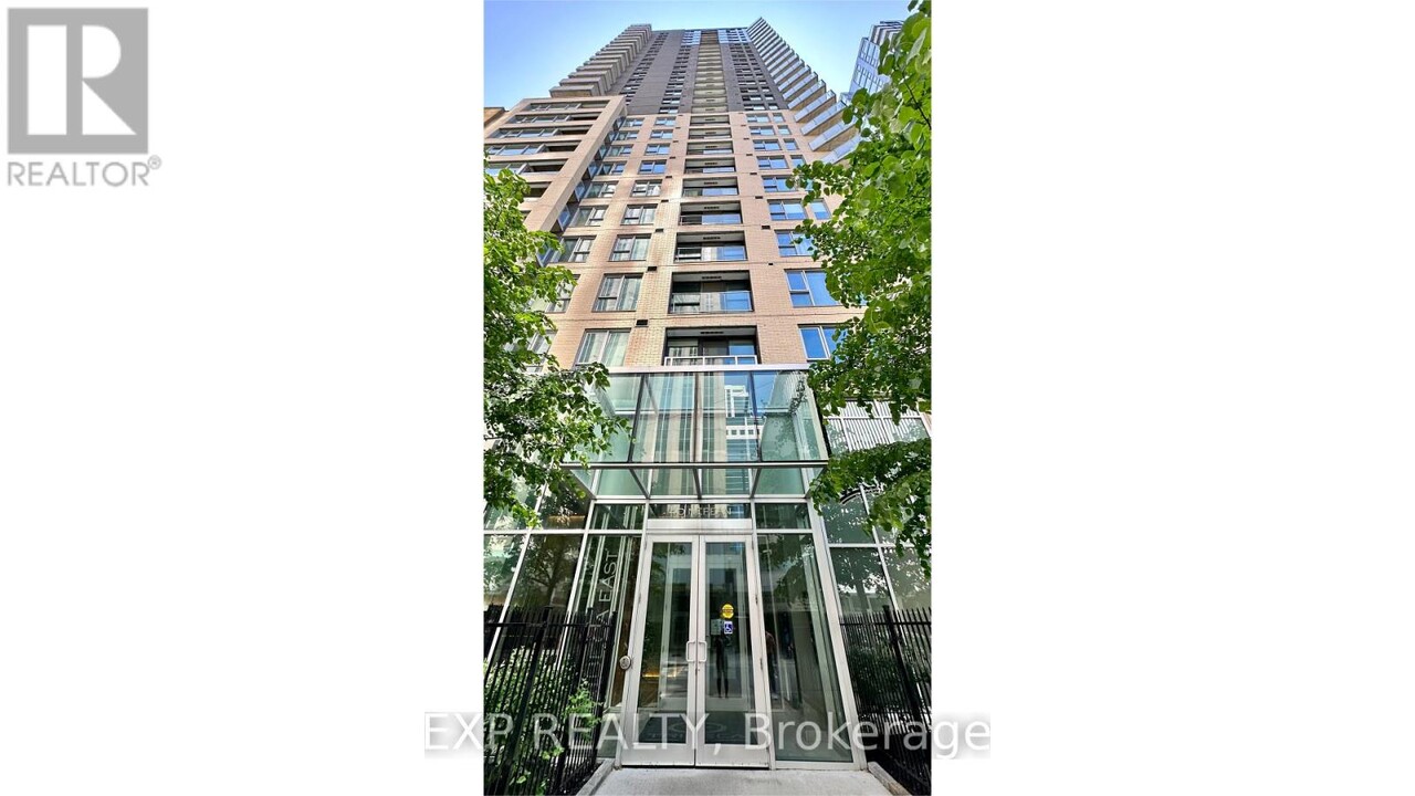 2706-2740 NEPEAN St in Ottawa, ON - Building Photo