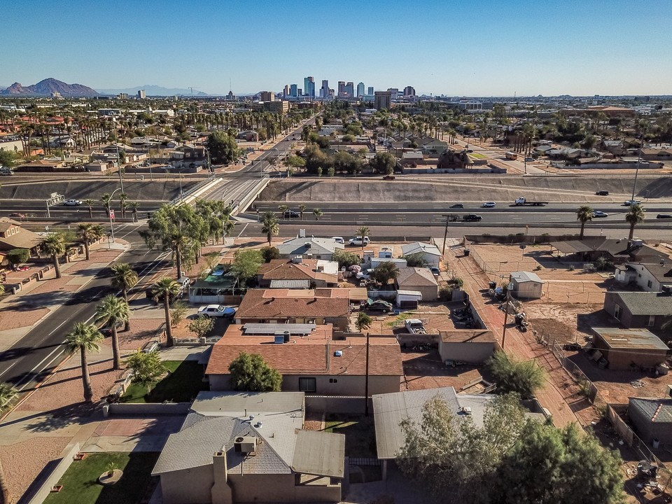 2317 W ADAMS ST in Phoenix, AZ - Building Photo