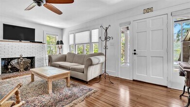 325 16th Ave NE in St. Petersburg, FL - Building Photo - Building Photo