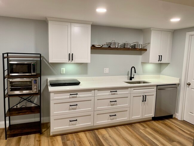 3076 Holmes Run Rd, Unit Downstairs