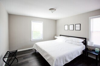 2448 Warrensville Center Rd-Unit -2 in University Heights, OH - Foto de edificio - Building Photo