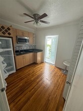 2921 NW 70th Terrace in Miami, FL - Building Photo - Building Photo