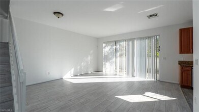 7005 Romana Way in Naples, FL - Building Photo - Building Photo