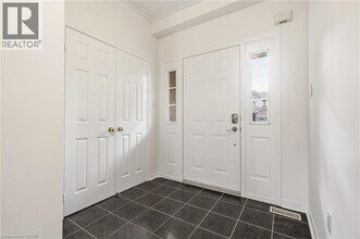 4287 Chasewood Ct in Burlington, ON - Building Photo - Building Photo