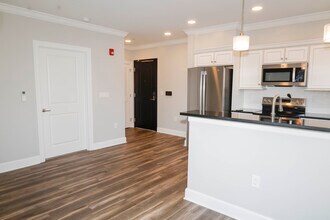 15 E Broad St in Hopewell, NJ - Foto de edificio - Building Photo
