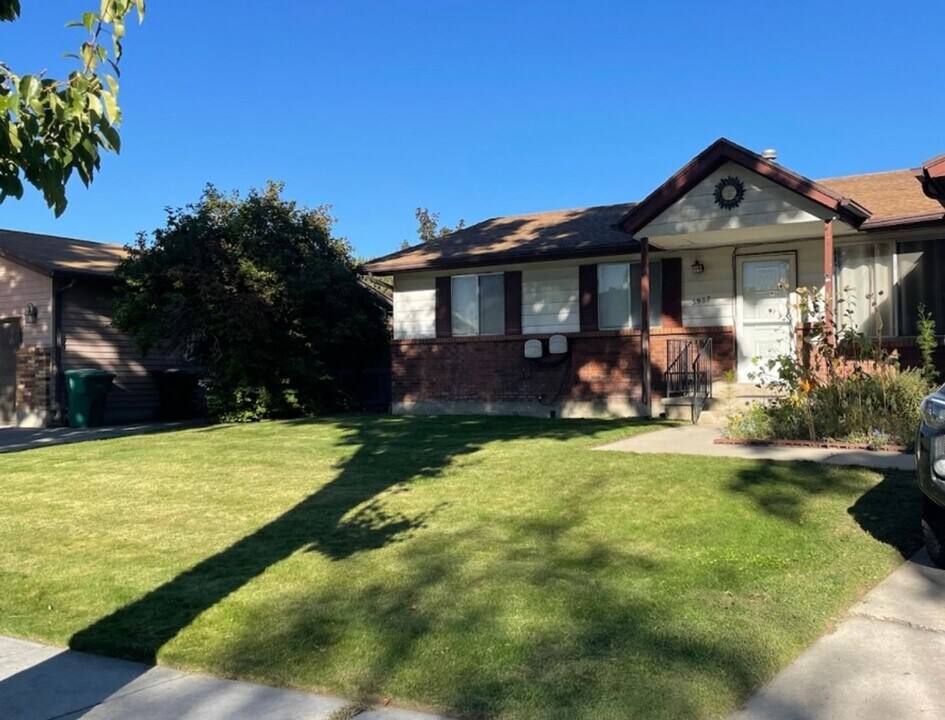 5987 S Blue Stone Cir in Murray, UT - Building Photo