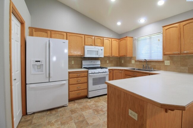 1757 Maui Dr in Richland, WA - Building Photo - Building Photo