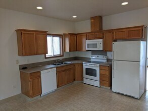 12422 NE 19th St in Vancouver, WA - Building Photo - Building Photo