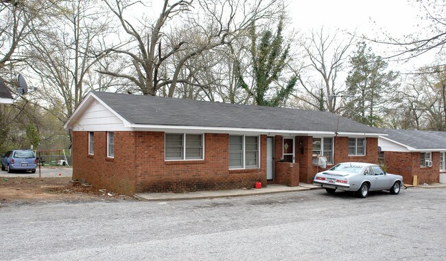 505 W Main St in Easley, SC - Foto de edificio - Building Photo